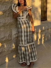 Vestido largo sin mangas con cuello cuadrado y paneles en contraste