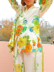 Top con estampado floral y silueta a medida