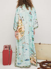 Modernes Maxikleid aus Satin mit Art Island-Print und Schlitz