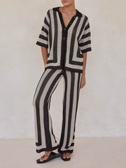 Schwarz-sandfarben gestreiftes Strickhemd