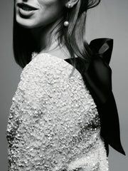 Paillettenbesetztes Kleid mit Bindeband hinten