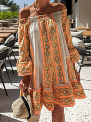 Schulterfreies, lockeres Minikleid aus Leinenmischung mit ethnischem Druck