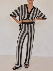 Schwarz-sandfarben gestreiftes Strickhemd