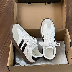 Side Striped Lace Up Round Toe Sneakers