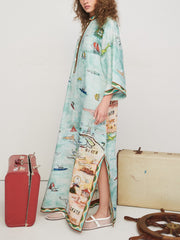 Modernes Maxikleid aus Satin mit Art Island-Print und Schlitz