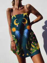 Vestido mini con espalda descubierta y tirantes finos estampado único