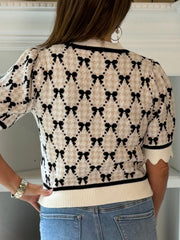 Top de punto con lazo elegante