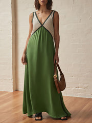 Schickes Kleid mit V-Ausschnitt und Kontrastfarbe