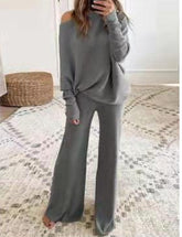 Conjunto de dos piezas con hombros descubiertos y pantalones largos