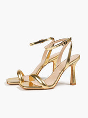 Tacones altos abiertos con una sola tira y tacón grueso