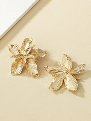 Pendientes de flores con textura de metal