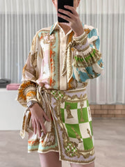 Einzigartiges bedrucktes Minikleid mit unregelmäßigen Knoten