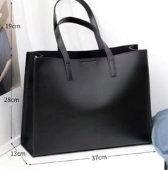 Classic Leather Handbag with Timeless Design and Spacious Interior