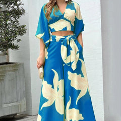 Zweiteilige Outfits mit bauchfreiem Oberteil und geteiltem Maxirock