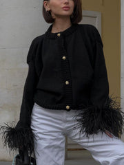 Cárdigan corto informal con plumas y empalme