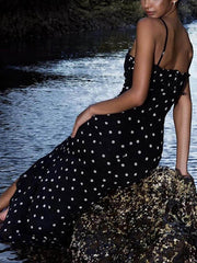Elegantes INS French Slim Rückenfreies Maxikleid mit gepunkteten Hosenträgern