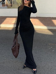 Vestido largo de manga larga con hombros descubiertos y color liso