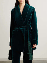 Klassischer, eleganter Anzug mit Fransen und Schnürung