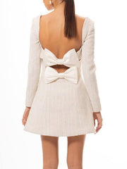 Verspieltes Retro-Minikleid mit quadratischem Ausschnitt und langen Ärmeln