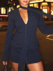 Vestido mini de traje a rayas de corte elegante