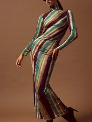 Enges Maxikleid im Vintage-Batik-Stil mit unregelmäßigem Streifenmuster