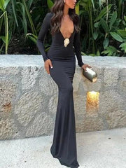 Vestido largo sexy de color liso con escote bajo y envuelto en la cadera