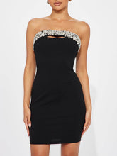 Elegantes Temptation Minikleid mit Cutout und Kunstdiamanten