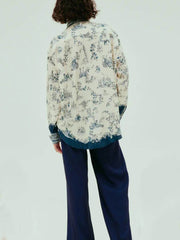 Camisa holgada con estampado floral en contraste único