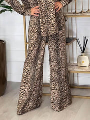 Pantalones anchos con bolsillos y estampado de leopardo únicos