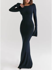 Elegante vestido largo ajustado sin espalda en azul medianoche