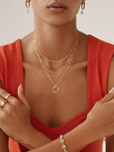Collar multicapa apilado con círculos irregulares