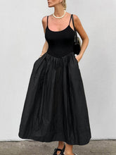 Temperamentvolles und leichtes Luxus-Maxikleid mit Hosenträgern und Plissee