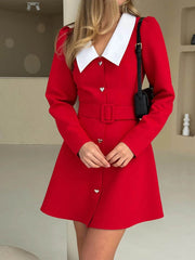 Elegantes Minikleid in A-Linie mit großen Knöpfen