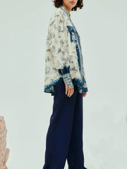 Camisa holgada con estampado floral en contraste único