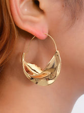 Pendientes europeos de cesta de flores irregulares