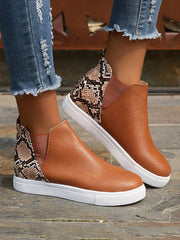 Zapatillas de PU con parches de piel de serpiente