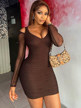 Schulterfreies Mesh-Minikleid mit langen Ärmeln