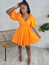 Minivestidos fruncidos con cuello en V y volantes de manga corta