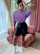 Conjunto de dos piezas de top de polar y pantalones cortos ajustados