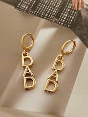 Pendientes minimalistas con letras de mamá