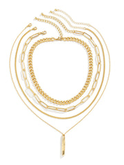 Collares con iniciales en capas de cadena