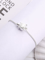 Tobillera minimalista con colgante de tortuga pequeña