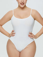 Body ajustado con tirantes finos y cuello redondo