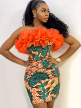 Schulterfreie Minikleider mit Blumenmuster in Übergröße