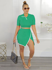 Top corto sin espalda con solapa y minifalda con abertura