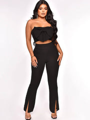 Zweiteiliges schulterfreies Crop-Top und geteilte Hose