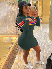 Langärmlige, figurbetonte Minikleider mit V-Ausschnitt