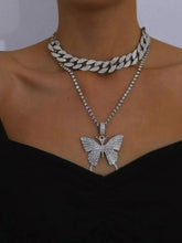 Collares en capas con colgantes de mariposa