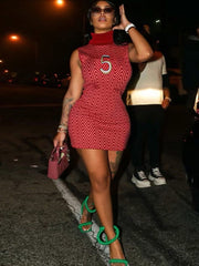 Vestido mini ajustado con estampado de letras sin mangas