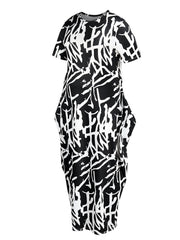 Stilvolles kurzärmliges Maxikleid mit Blumendruck in Übergröße